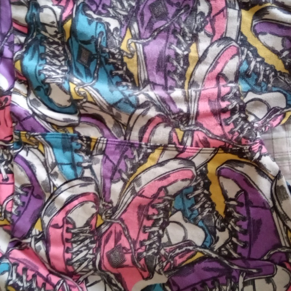 LULAROE SNEAKER PRINT LEGGINGS - Picture 3 of 3